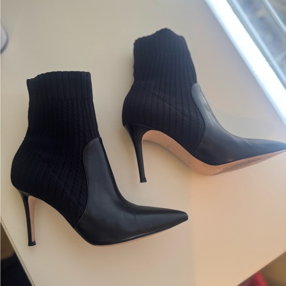 Gianvito Rossi Black Women's Ankle Booties - Picture 3 of 12